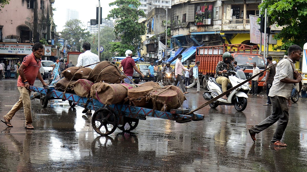 Mumbai Traffic police ban loading & unloading of goods from handcarts