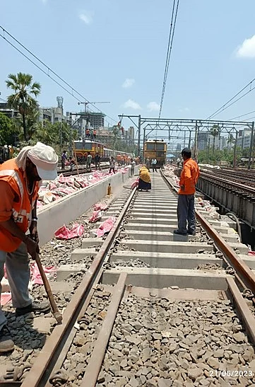 Mumbai: Western Railway replaces steel girders with PSC girder slabs, enhancing mobility and safety