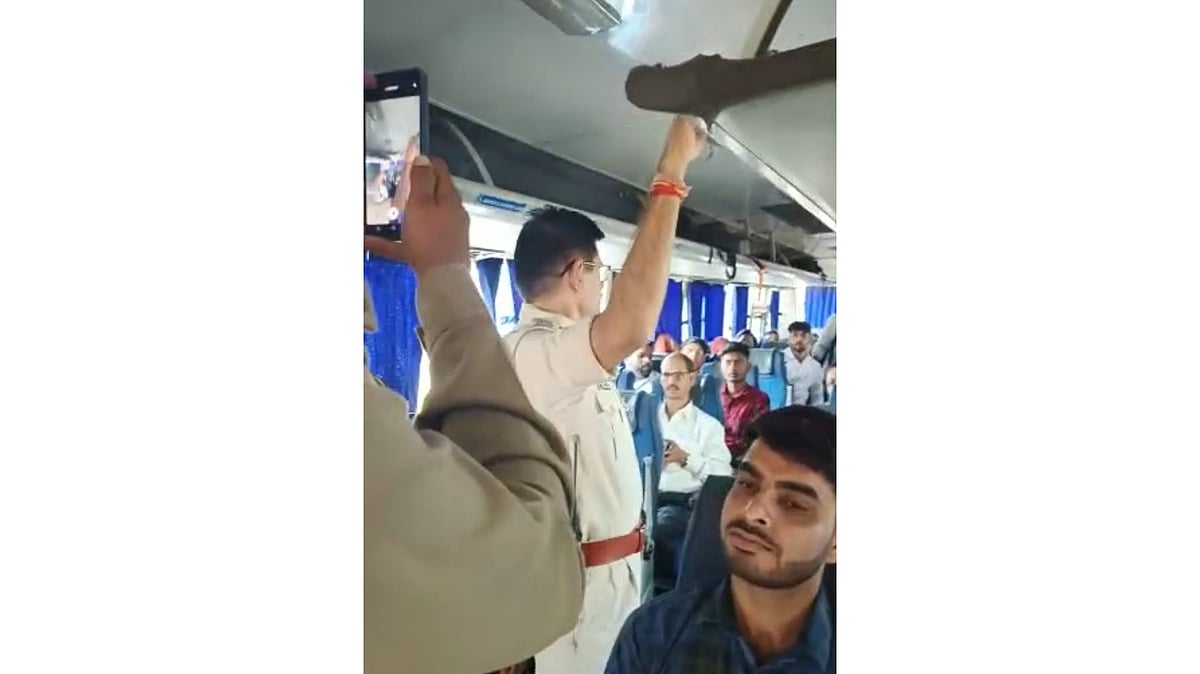Indore: Traffic police took of passengers to know behaviour of bus drivers, conductors - Vimarsana News