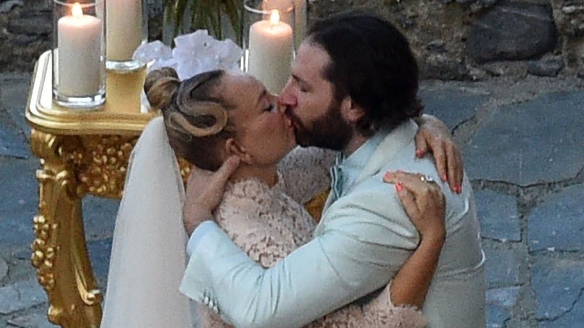 FIRST PICS: Singer Sia gets married to boyfriend Dan Bernard in secret ceremony in Italy - Vimarsana News