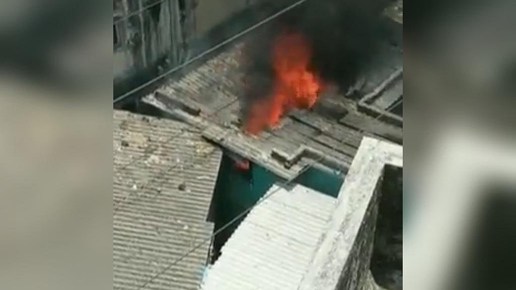 Watch: 4 severely injured as 2 houses catch fire in Thane's Mumbra area - Vimarsana News