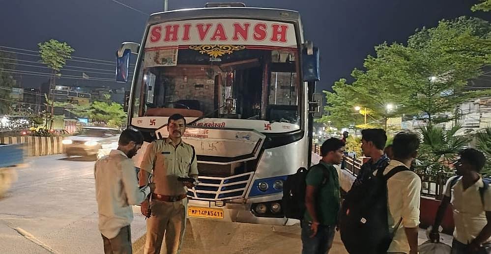 Indore: Police seize passenger bus  on finding driver drunk - Vimarsana News