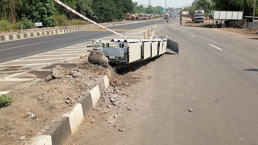 Palghar: Crash attenuator installed after Mistry's death comes off in truck accident - Vimarsana News