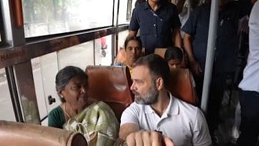 Karnataka Elections 2023: After scooter ride, Rahul Gandhi takes bus in Bengaluru, interacts with students & women (Watch) - Vimarsana News