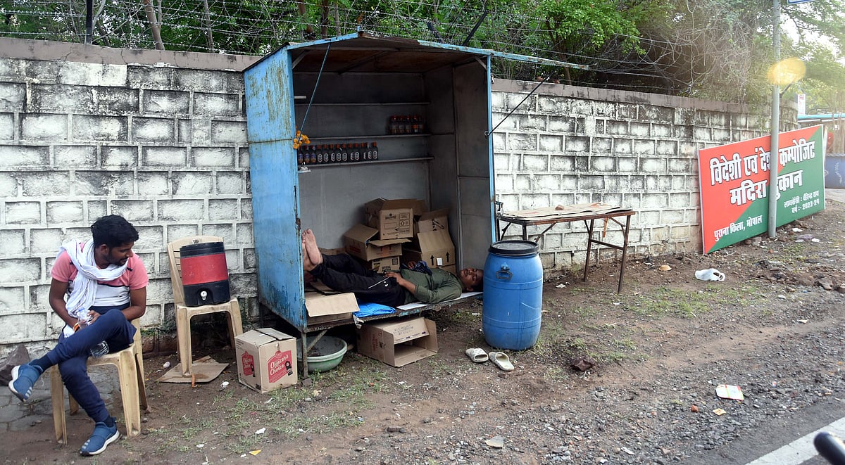 Bhopal Wine shop opened in kiosk at Polytechnic Square