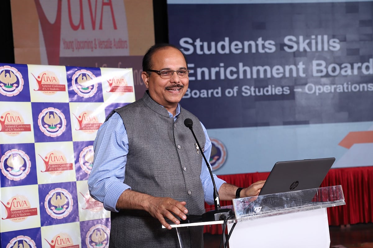 Indore: Chartered Accountant Mangesh Kinare Addresses The Programme - Vimarsana News