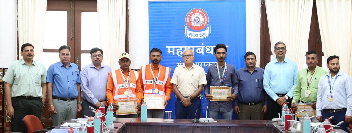 Mumbai: Central Railway Employees Honored with 'The General Manager's Safety Award' - Vimarsana News