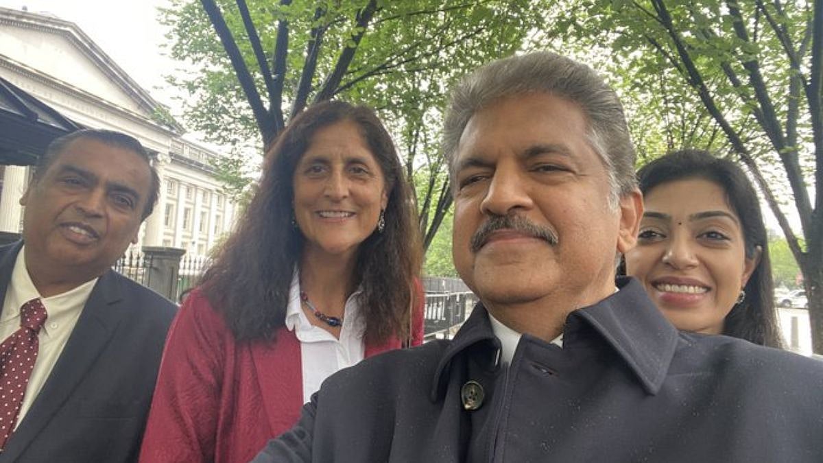 Anand Mahindra, Mukesh Ambani, Sunita Williams & Vrinda Kapoor's Million-Dollar Selfie At US State Dinner - Vimarsana News