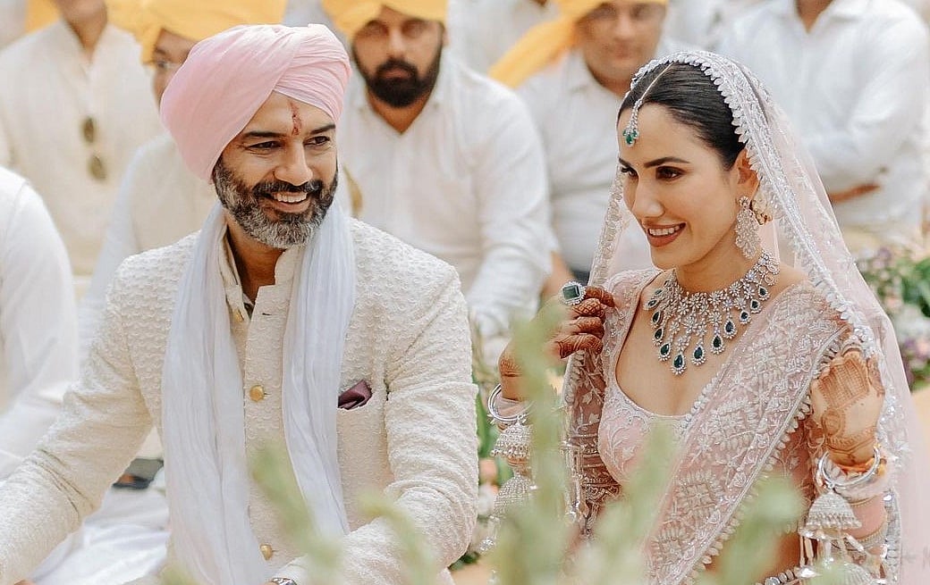 Sonnalli Seygall Shares Dreamy Wedding Pictures With Ashesh Sajnani - Vimarsana News