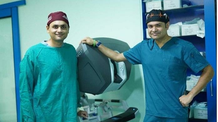 Indore: Mohak Hospital Creates Record Of 25 Robotic Bariatric Surgeries In 10 Hours - Vimarsana News