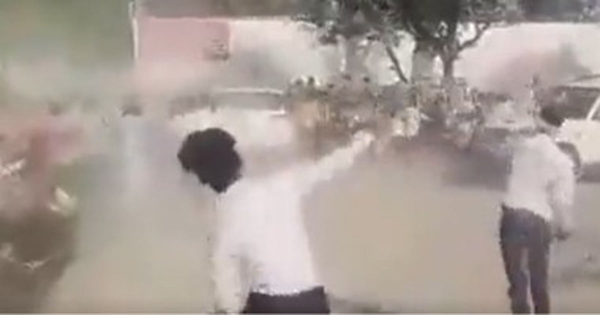 Watch: Stone Pelting at BJP MP Brijbhushan Sharan Singh's Convoy In UP's Gonda; Minister Unhurt - Vimarsana News