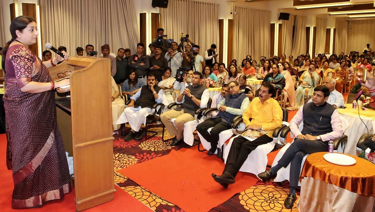 Indore: Smriti Irani Targets Gandhi Family Over 'Underdeveloped' Amethi - Vimarsana News