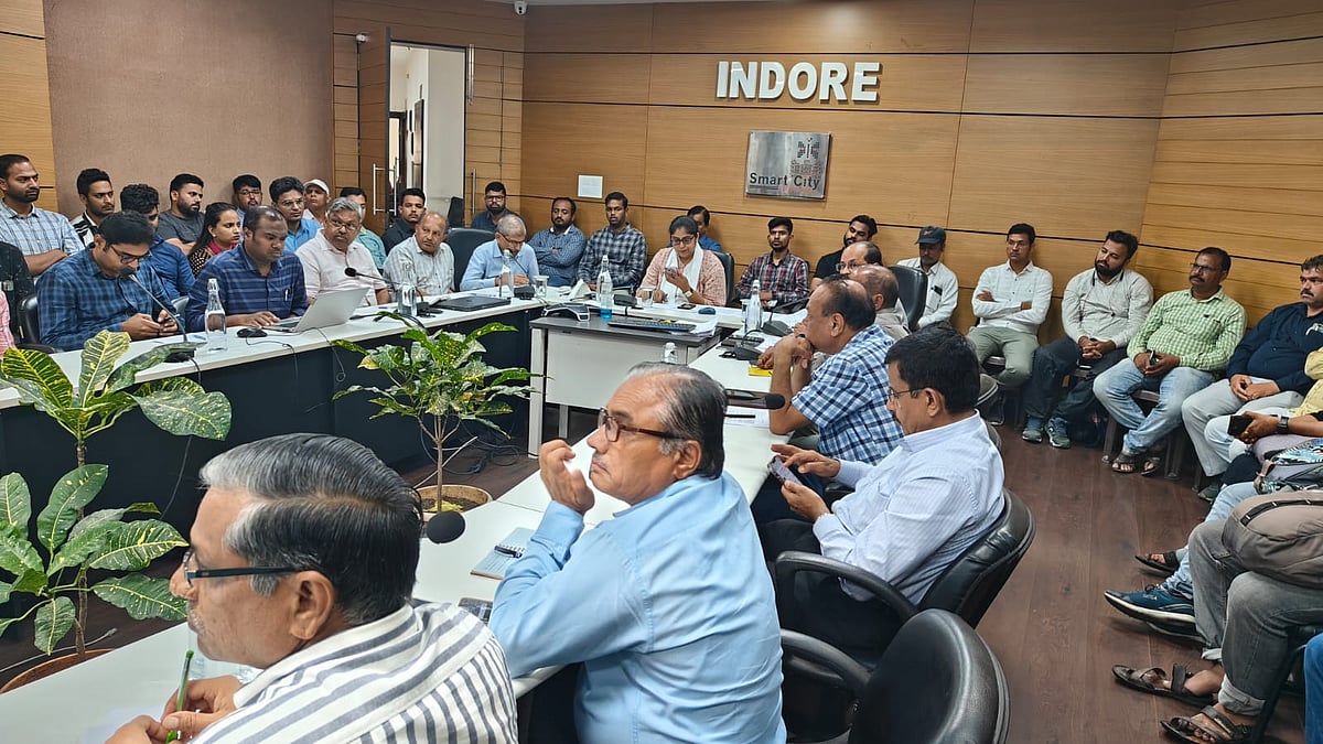Indore: Municipal Commissioner Reviews Seekho Kamao Yojana - Vimarsana News
