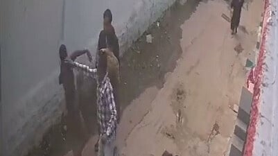 AIMIM Leader In Hyderabad Beats Up Electricity Dept Worker For Checking 'Power Theft'; Visuals Surface - Vimarsana News