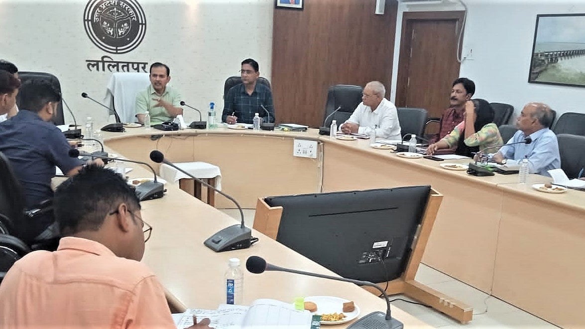 Madhya Pradesh: District Lalitpur Review Meeting Of District Plantation Committee Chaired In Lalitpur - Vimarsana News