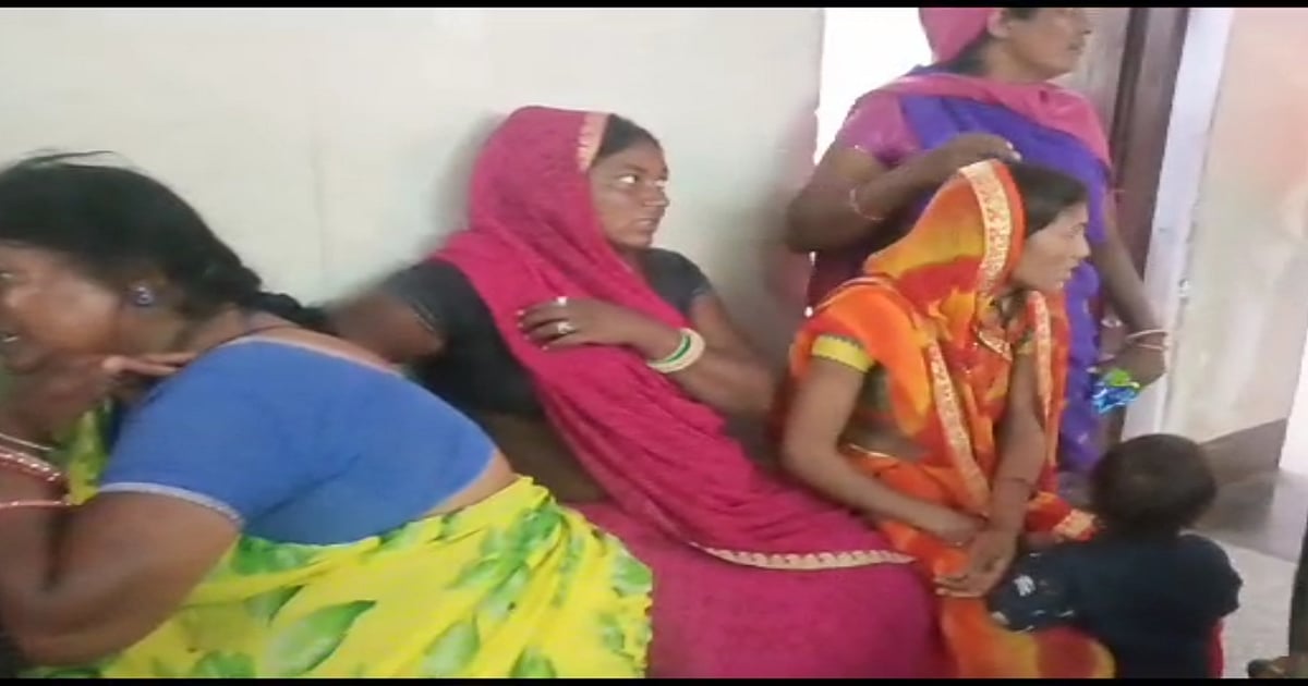 Madhya Pradesh: 10 Women Injured After Allegedly Being Assaulted By Shopkeepers Near Kubereshwar Dham - Vimarsana News
