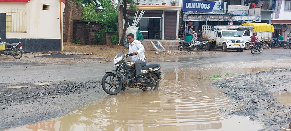 Madhya Pradesh: Ditch At Barha Trisection Turns Into Death Trap - Vimarsana News
