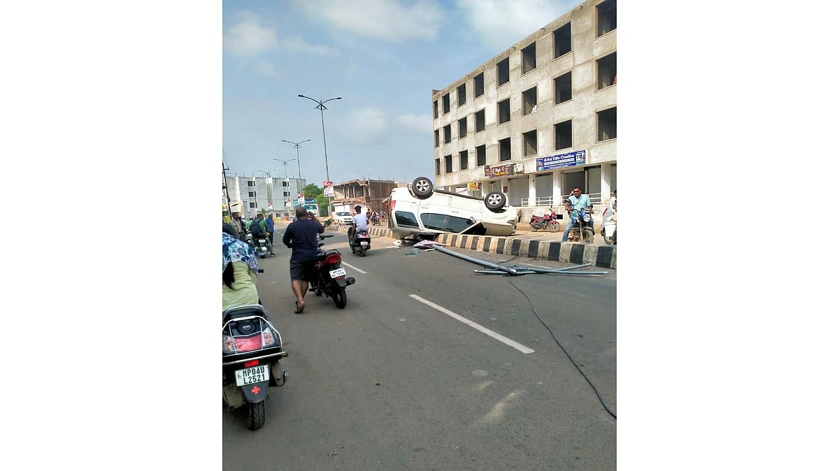 Bhopal Drunk Man Rams SUV Car In Electric Pole In Kolar