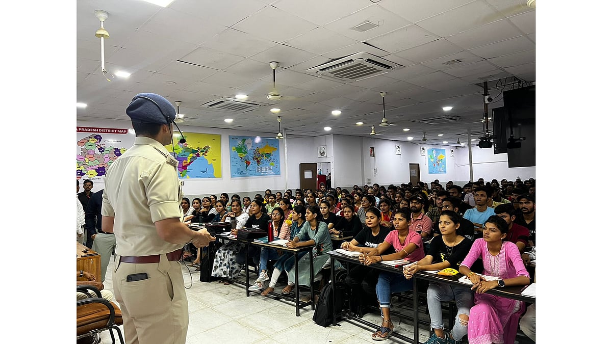 Indore: Police Hold Awareness Programme At Coaching Classes - Vimarsana News