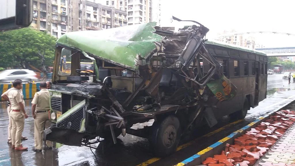 Thane News: MSRTC Bus En Route Satara Gets Into Accident Near Viviana Mall, 2 Severely Injured; Visuals Surface