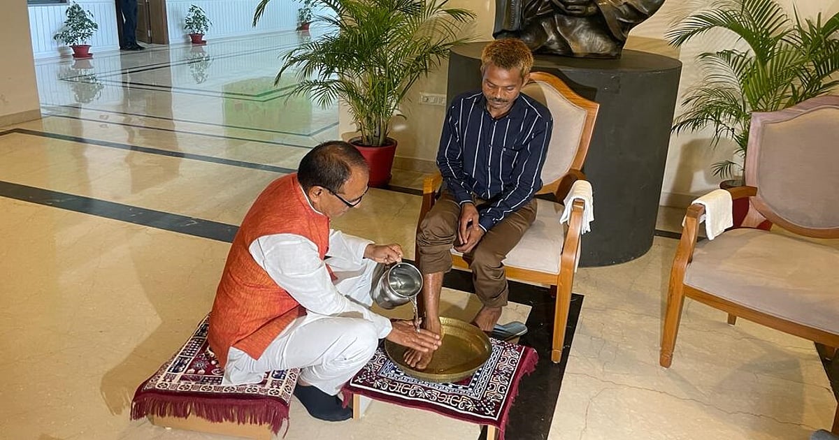 'I Apologise': CM Shivraj Washes Feet Of Tribal Man Who Was Urinated Upon By BJP Leader In MP; Watch - Vimarsana News