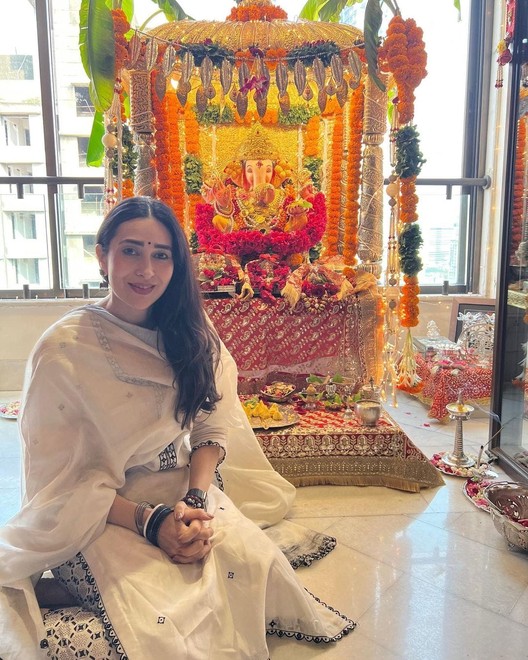 Inside Karisma Kapoor's Ganpati Celebrations