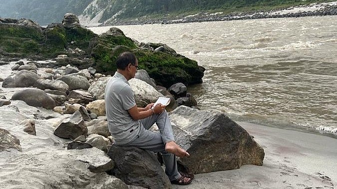 MP CM Shivraj Enjoys 'Me Time' At Ganga In Rishikesh; Congress Points Out  Newly Imposed 18% GST on 'Gangajal'