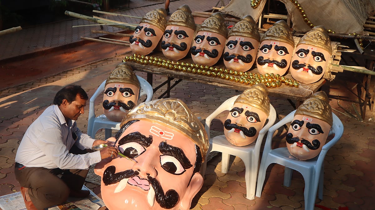 Pune A Look At The Preparations For Ravan Dahan