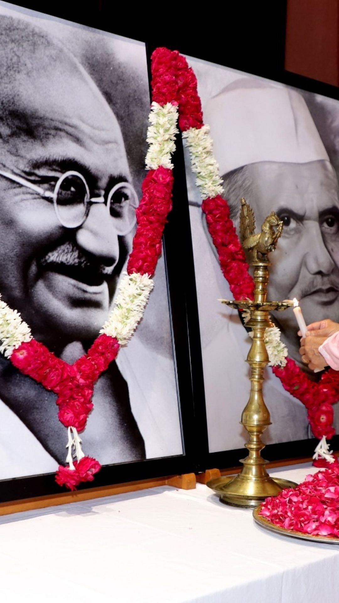 IIT Bombay Pays Tribute To Mahatma Gandhi and Lal Bahadur Shastri