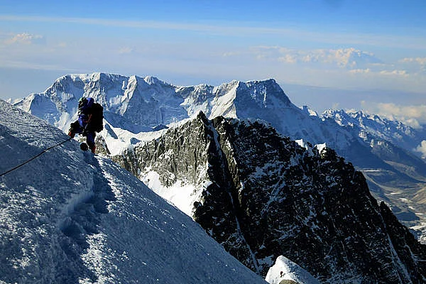 COVID-19 conquers world's highest mountain, Norwegian climber first to test positive on Mount...
