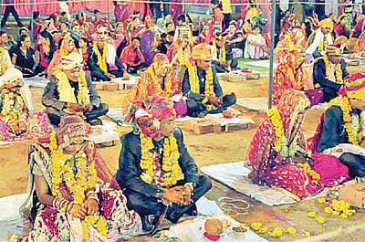 Ratlam: Married couple ties knot again to avail benefit of Mukhya Mantri Kanyadan Yojana - Vimarsana News
