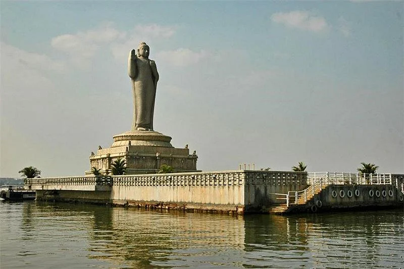 Hussain Sagar Lake<br />Picture credits: lifeandtrendz.com