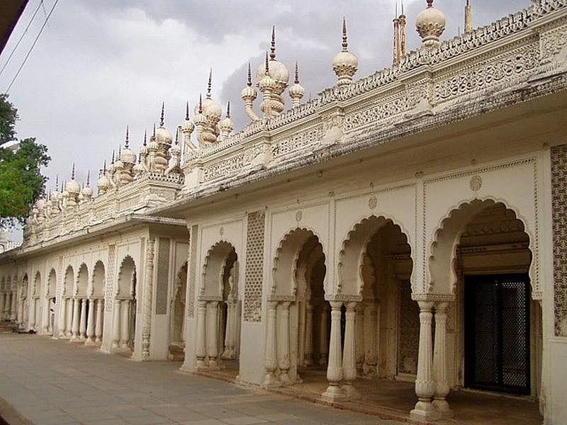 Paigah Tombs<br />Picture credits: blissfulgeeta.weebly.com