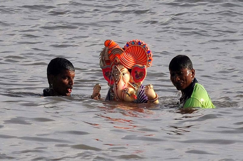 11602 Ganesha idols of one and half days Ganpati immersed in Thane - Vimarsana News