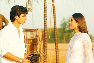 10 Years Of Jab We Met 10 Famous Dialogues Comedy Scenes Of Geet Kareena Kapoor And Aditya Kashyap Shahid Kapoor