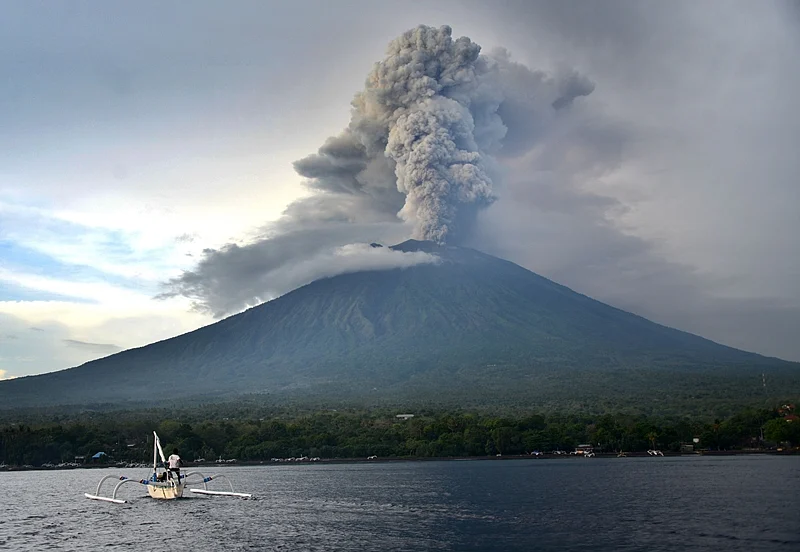Volcanic rocks are a threat for Earth