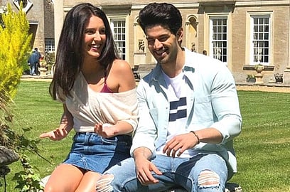 See Pic Isabelle Kaif And Sooraj Pancholi Share A Glimpse Of Their Adorable Chemistry On The Sets Of Time To Dance Закажите столик в kaif онлайн. isabelle kaif and sooraj pancholi share