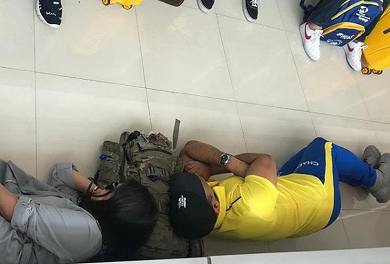 Sleeping On The Floor Ms Dhoni Sakshi Take Naps At Chennai
