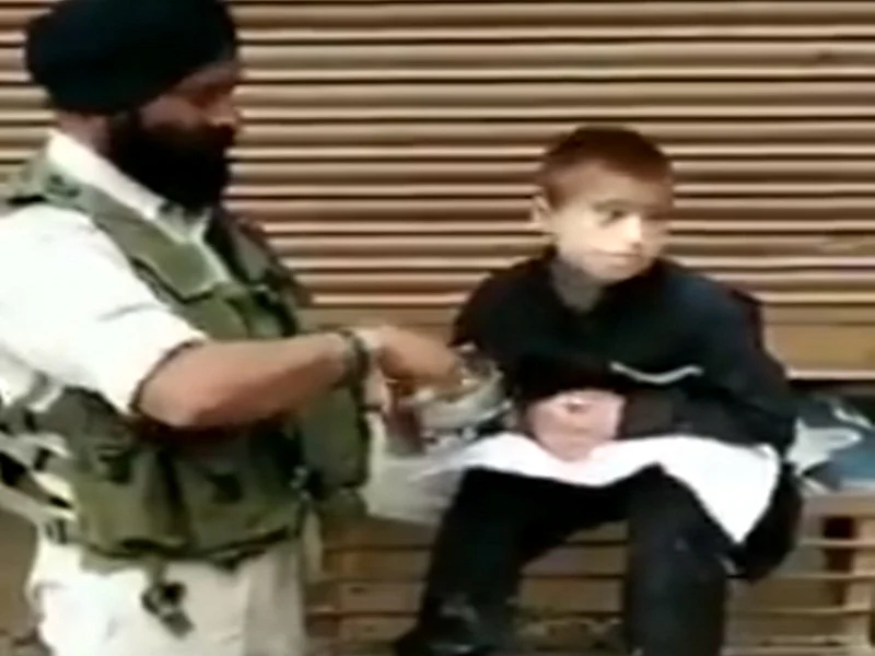 CRPF personnel who survived Pulwama attack feeds hungry child in Srinagar, video goes viral