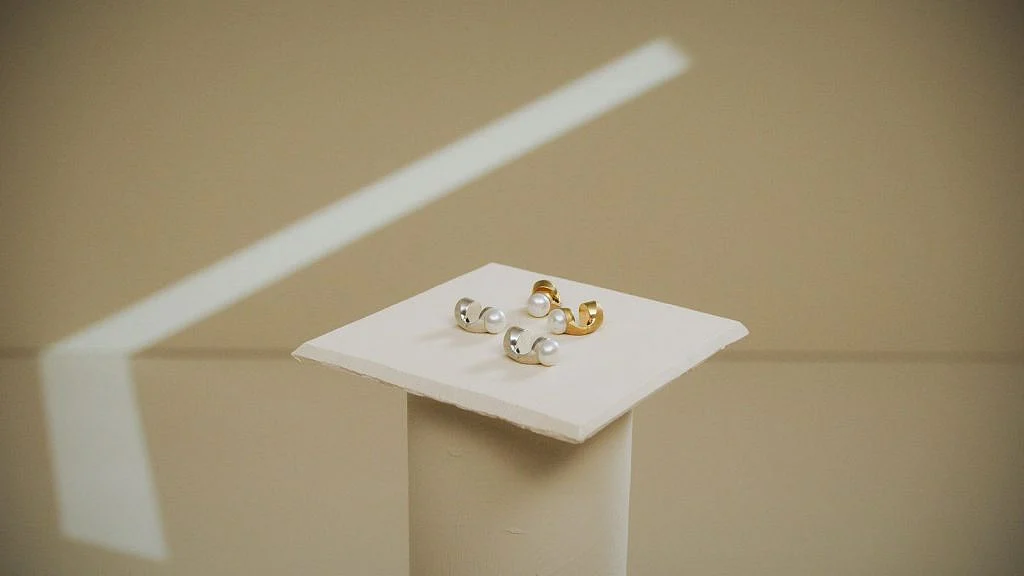 NOVA smart earrings