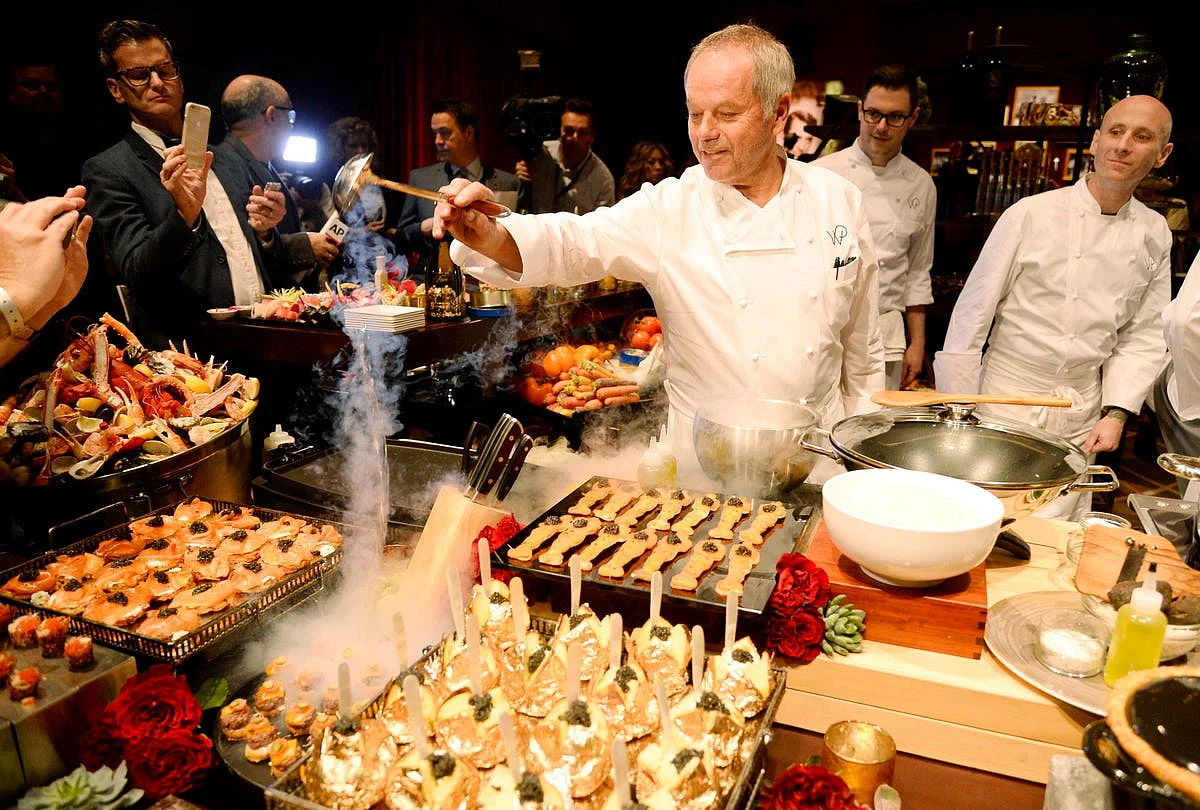 <div class="paragraphs"><p>Chef Wolfgang Puck</p></div>