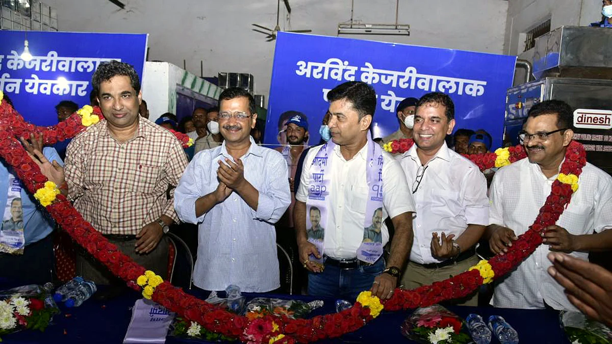 Arvind Kejriwal doles out sops to taxi unions, assures of forming corporation if voted to power