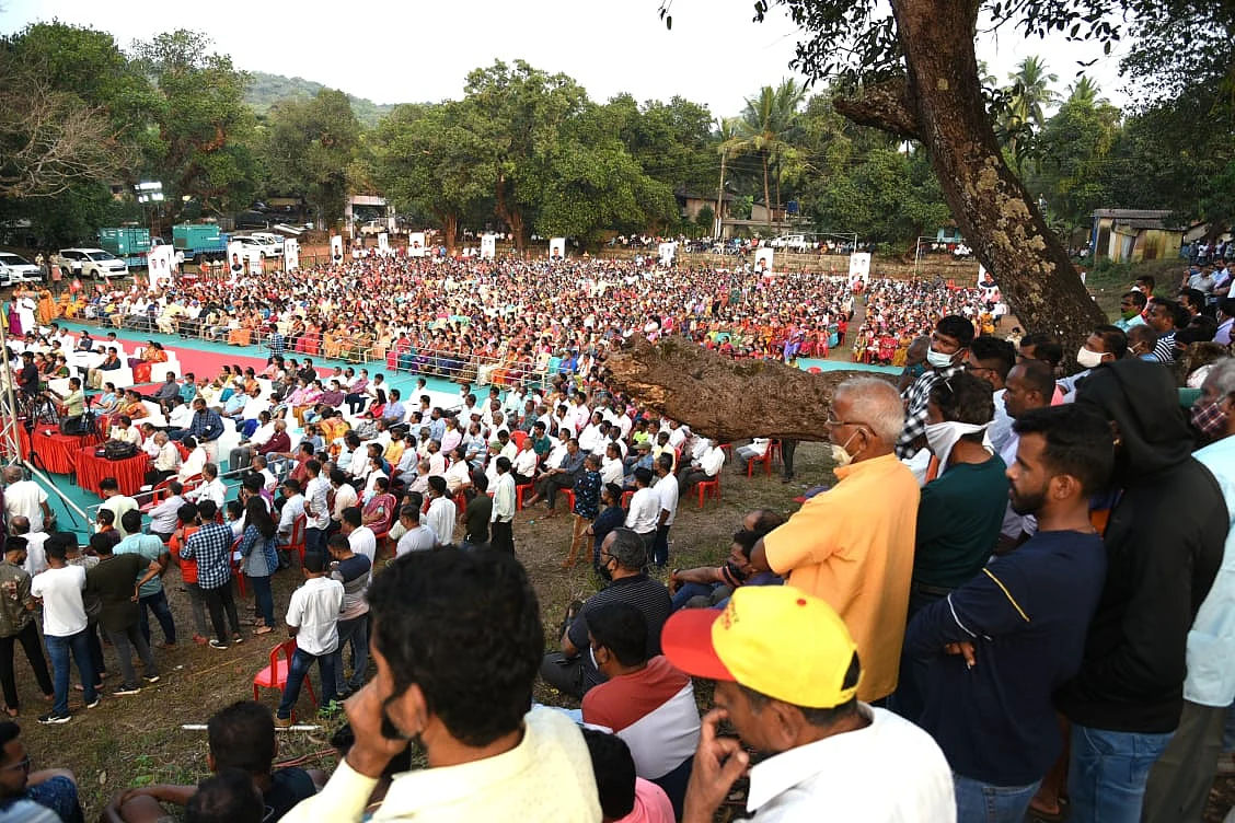 <div class="paragraphs"><p>People attend the induction ceremony of Pravin Arlekar in Pernem</p></div>