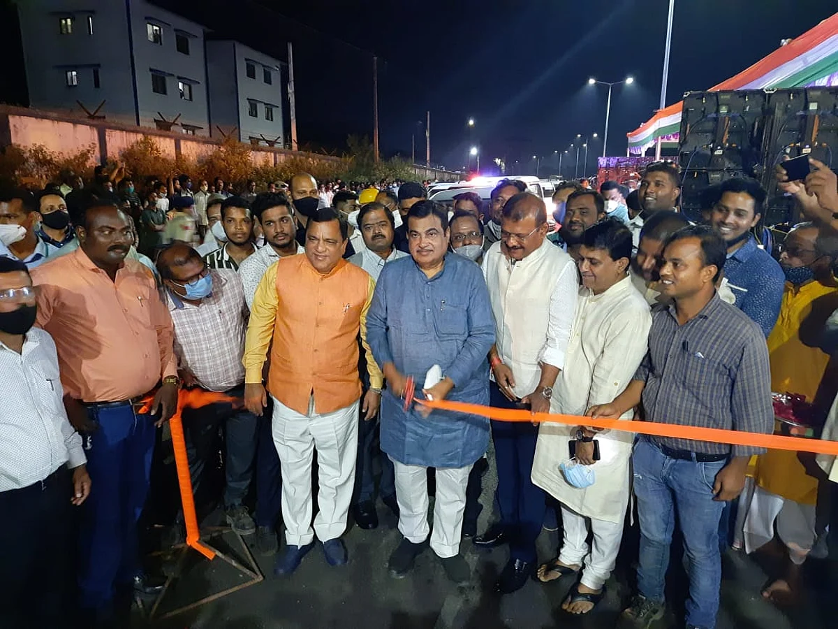 Union Minister Gadkari inaugurates new four-lane road project between Varunapuri and Sada Junction