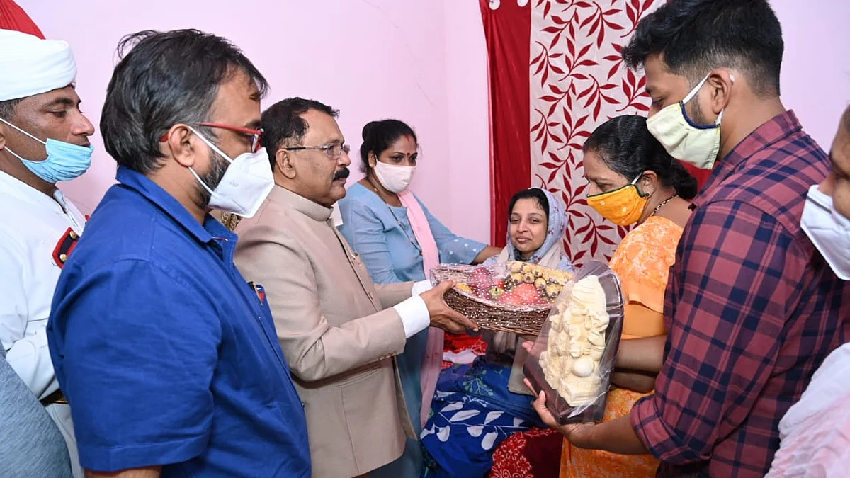Governor Pillai awards Rs 1 lakh in grant to Sahitya Akademi winner