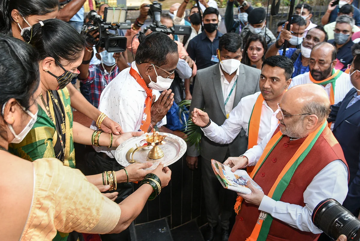 <div class="paragraphs"><p>Union Home Minister Amit Shah with Goa Chief Minister Pramod Sawant during door-to-door campaign in Sanvordem</p></div>