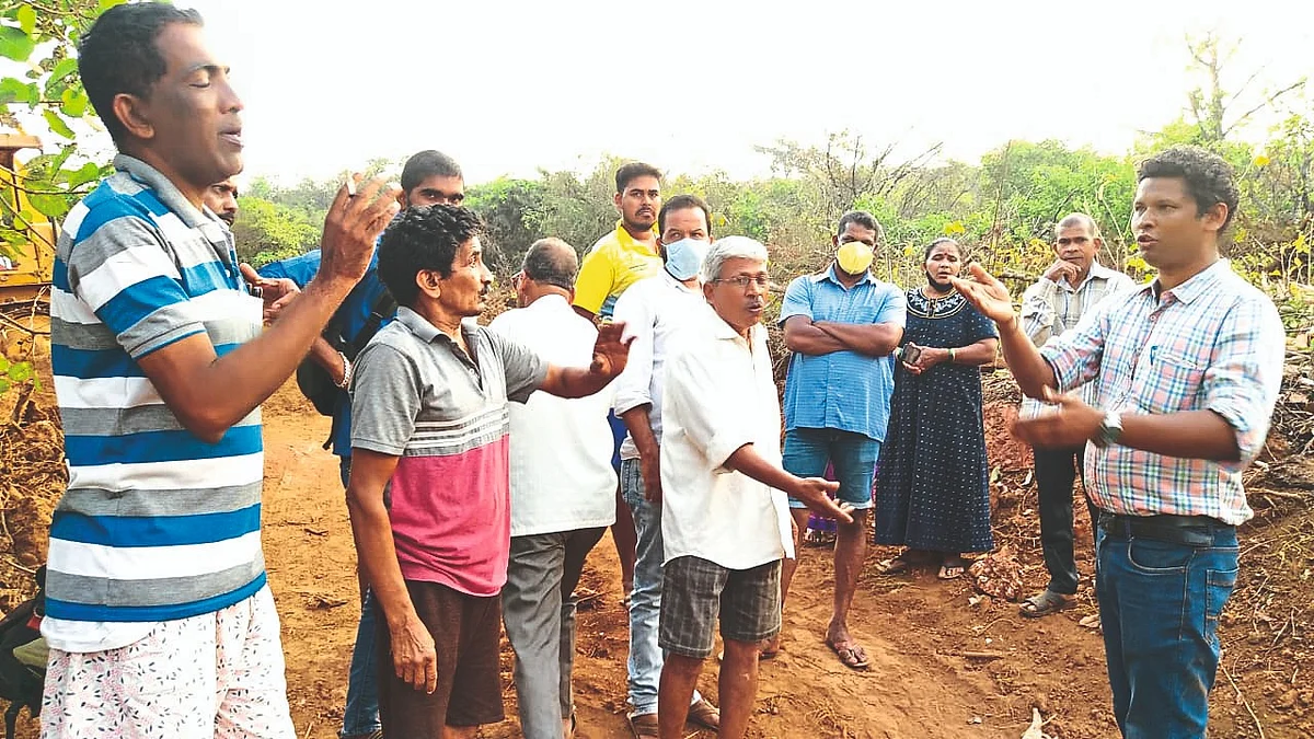 Farmers protest against the ongoing work of the link road to Mopa