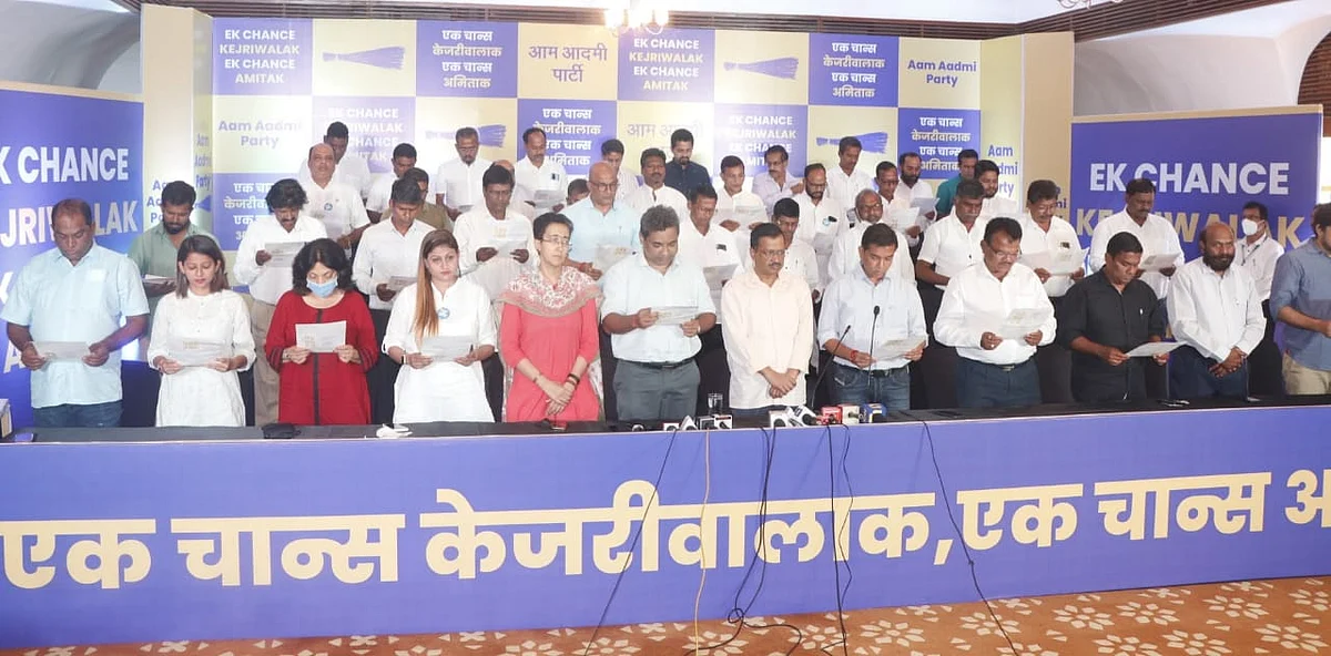 <div class="paragraphs"><p>The Aam Aadmi Party candidates on Wednesday signed a legal affidavit and took an oath to remain loyal to the party.</p></div>
