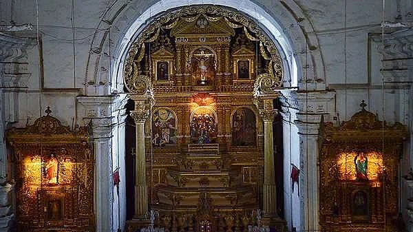 <div class="paragraphs"><p>Beams of light illuminate the statue of Christ on the left altar, the statue of the Blessed Virgin Mary on the right altar and the Holy Spirit on the main altar during the equinox</p></div>
