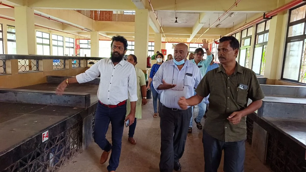 Local MLA Antonio Vas (extreme right) during the joint inspection of the Cortalim market complex on Tuesday.